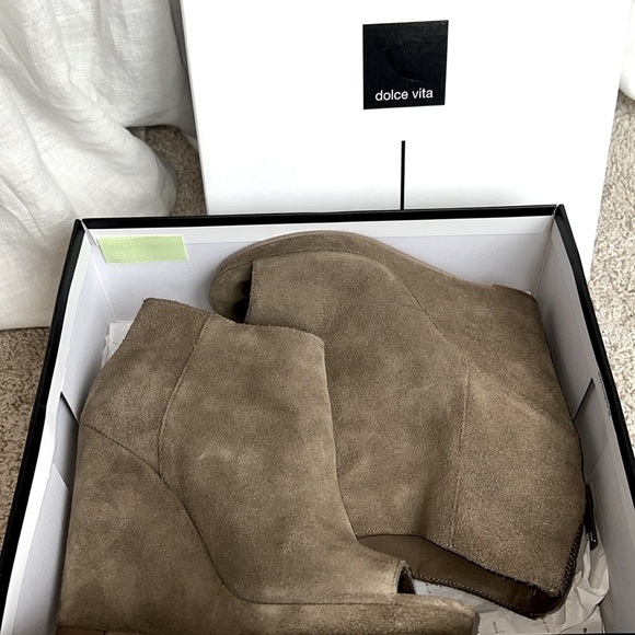 Dolce Vita “Demy” Suede Wedges - Picture 1 of 4